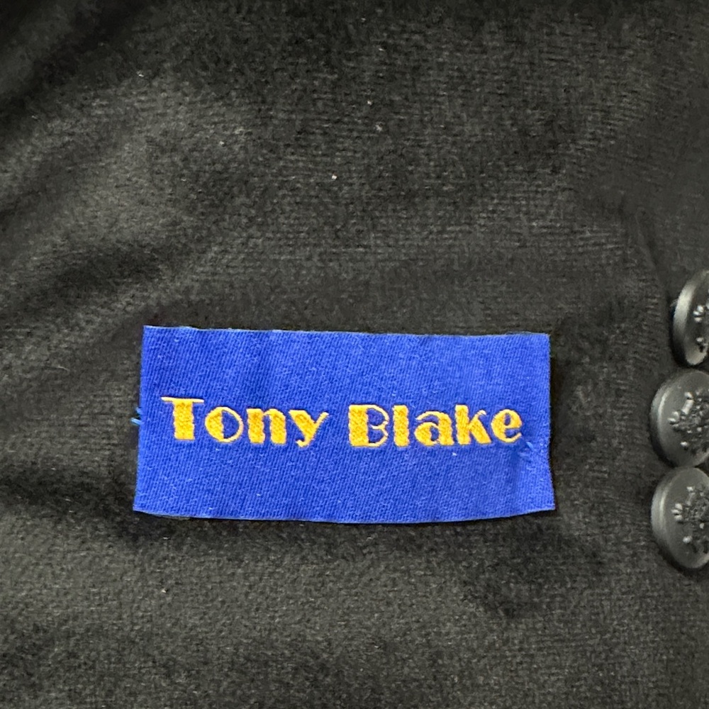 Sophisticated velvet Men's 2 button Black Blazer - Picture 2 of 10